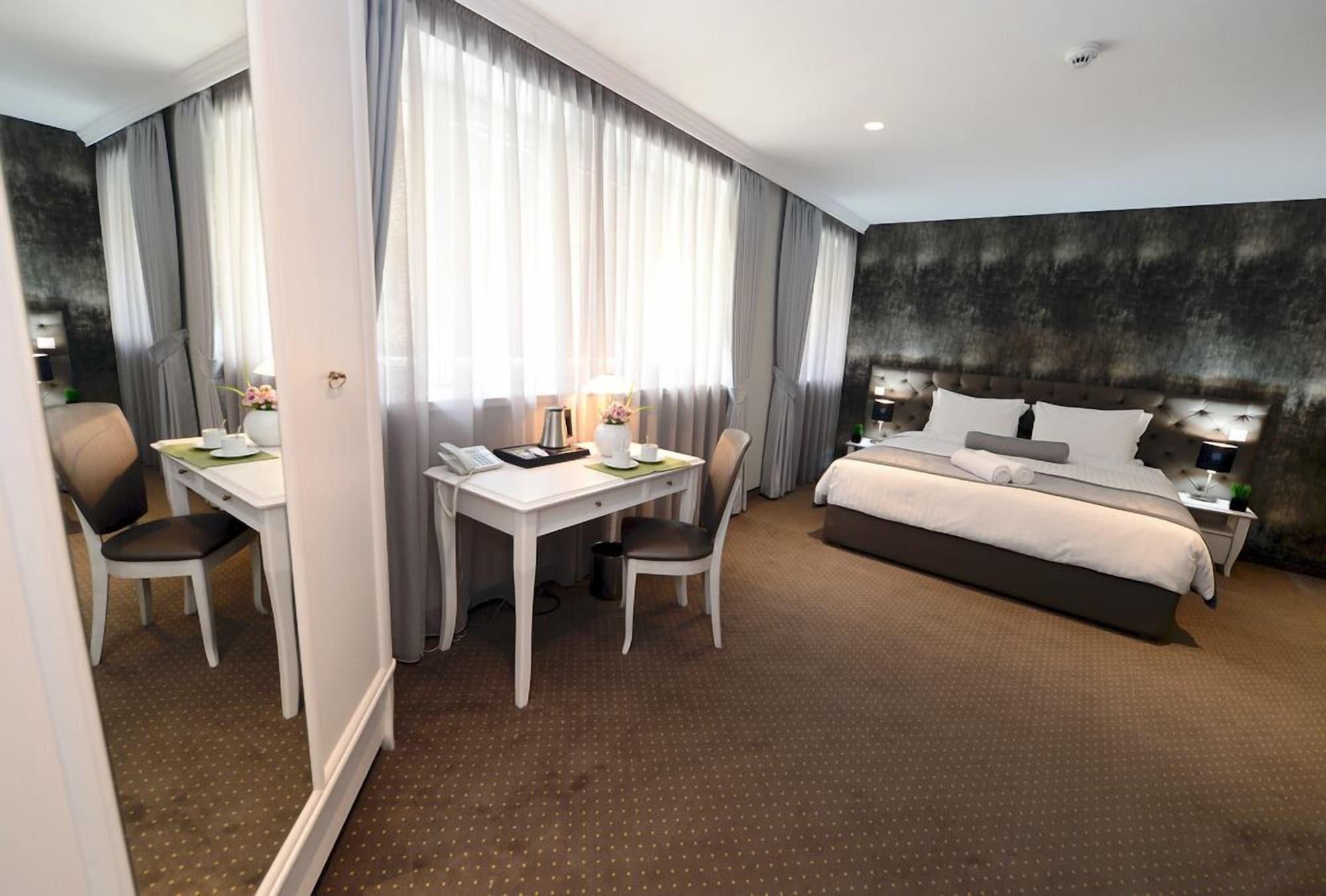 Alexandar Square Boutique Hotel スコピエ エクステリア 写真