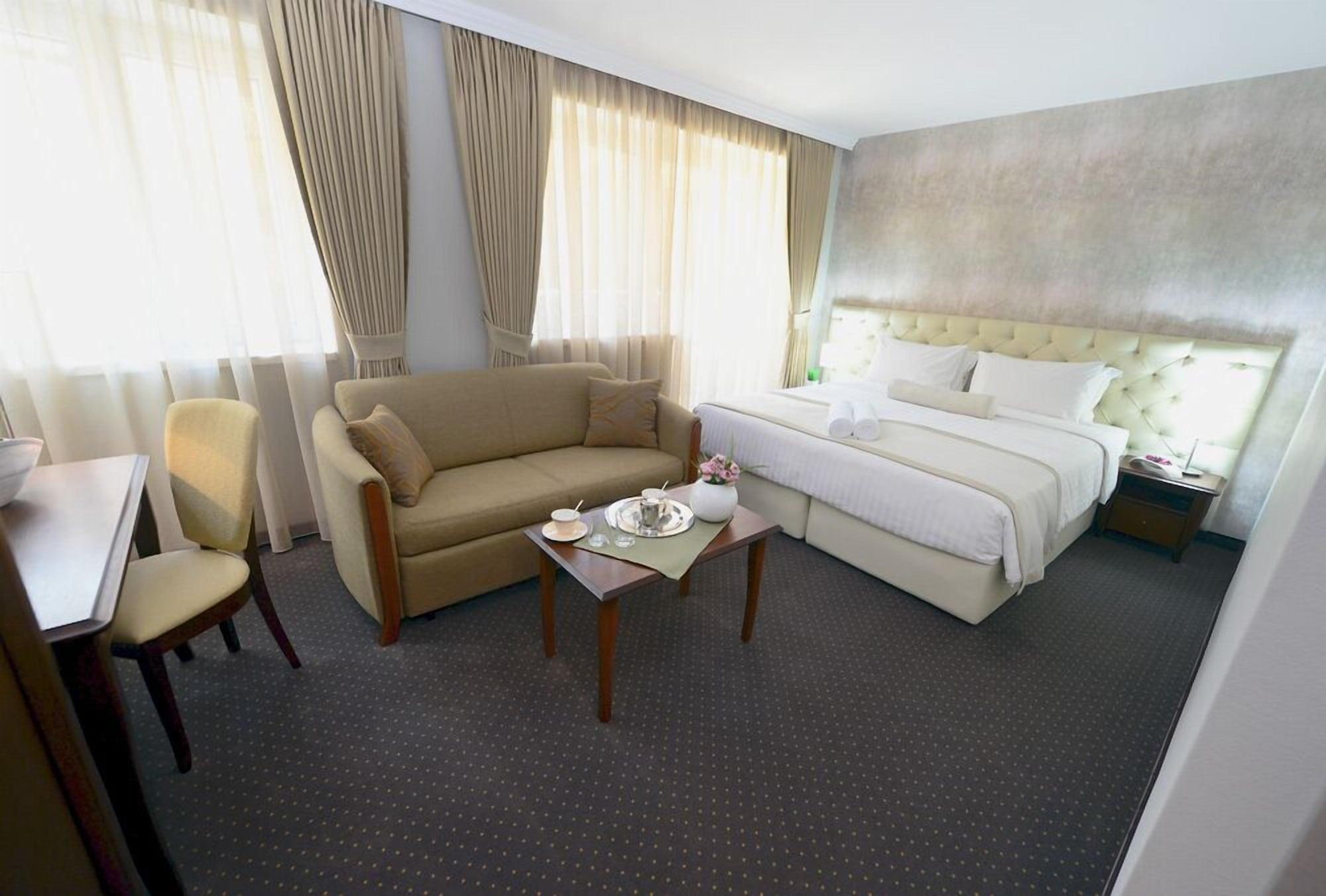 Alexandar Square Boutique Hotel スコピエ エクステリア 写真