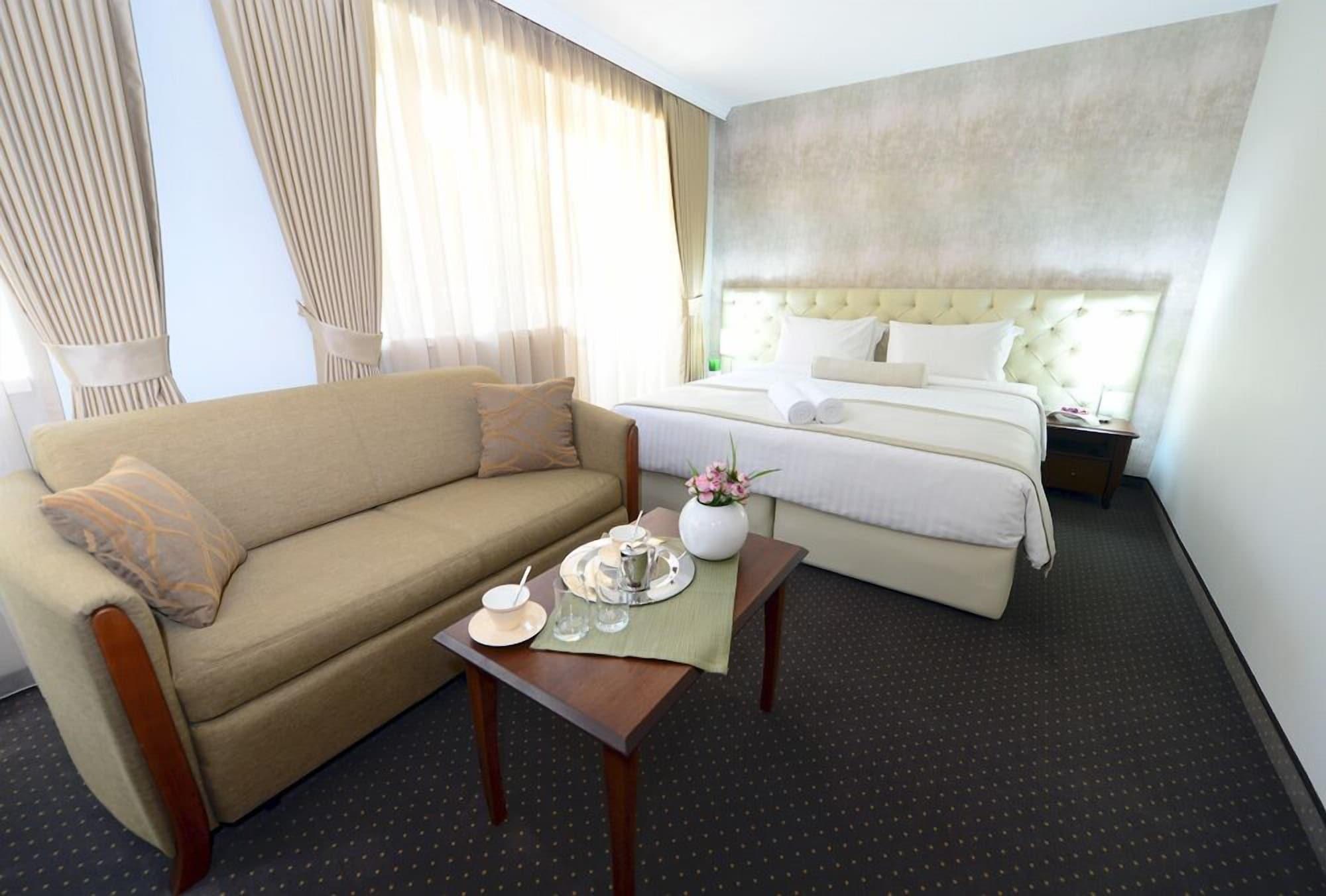 Alexandar Square Boutique Hotel スコピエ エクステリア 写真