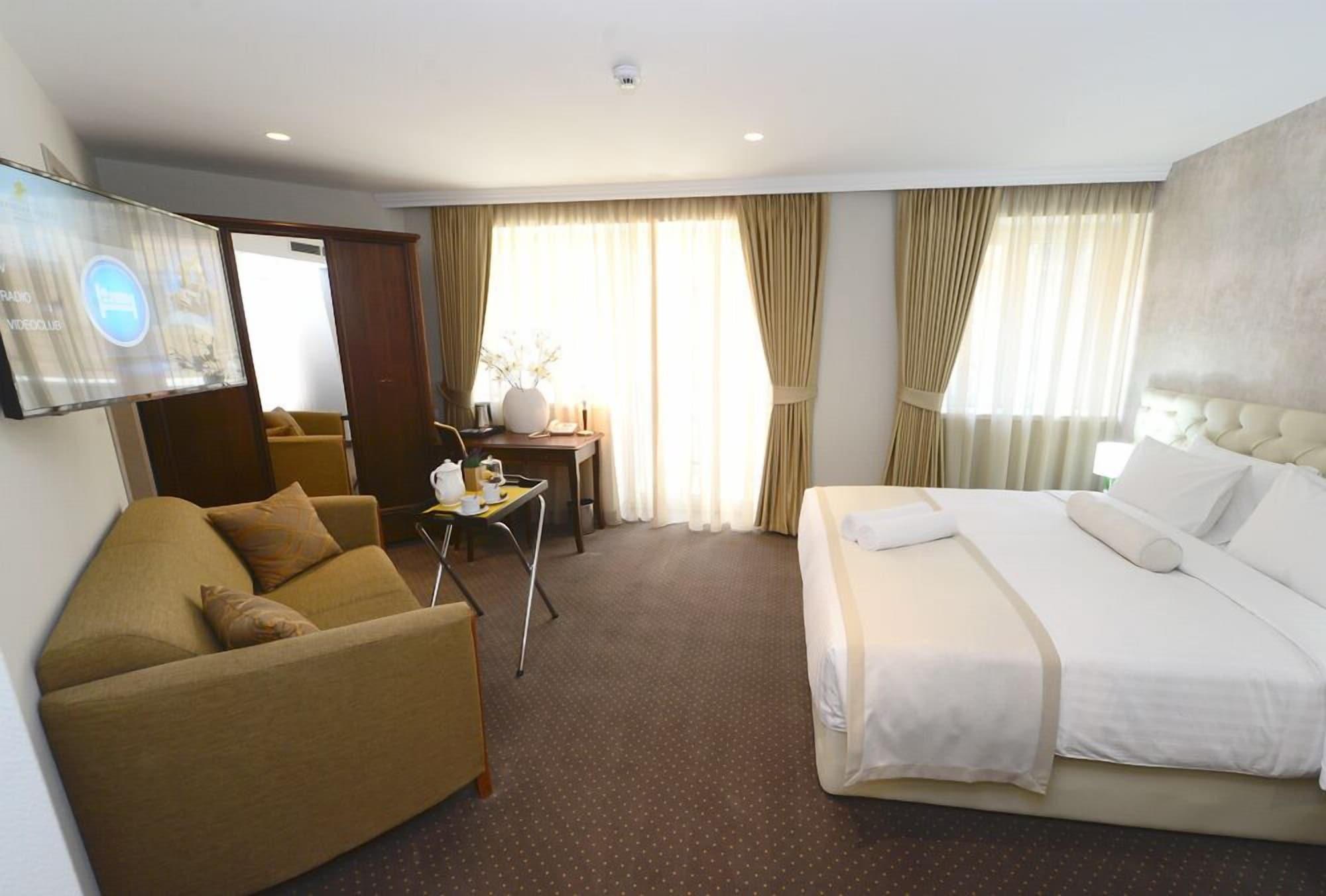 Alexandar Square Boutique Hotel スコピエ エクステリア 写真