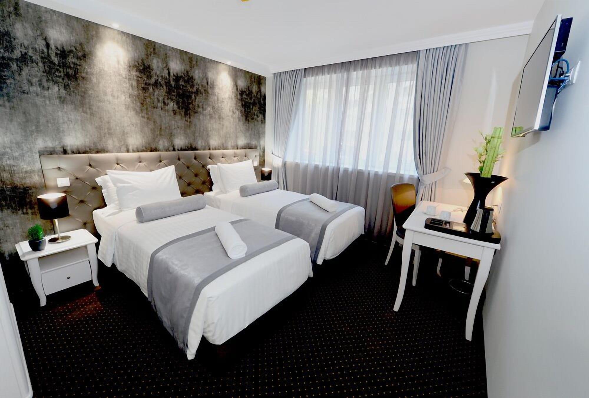 Alexandar Square Boutique Hotel スコピエ エクステリア 写真