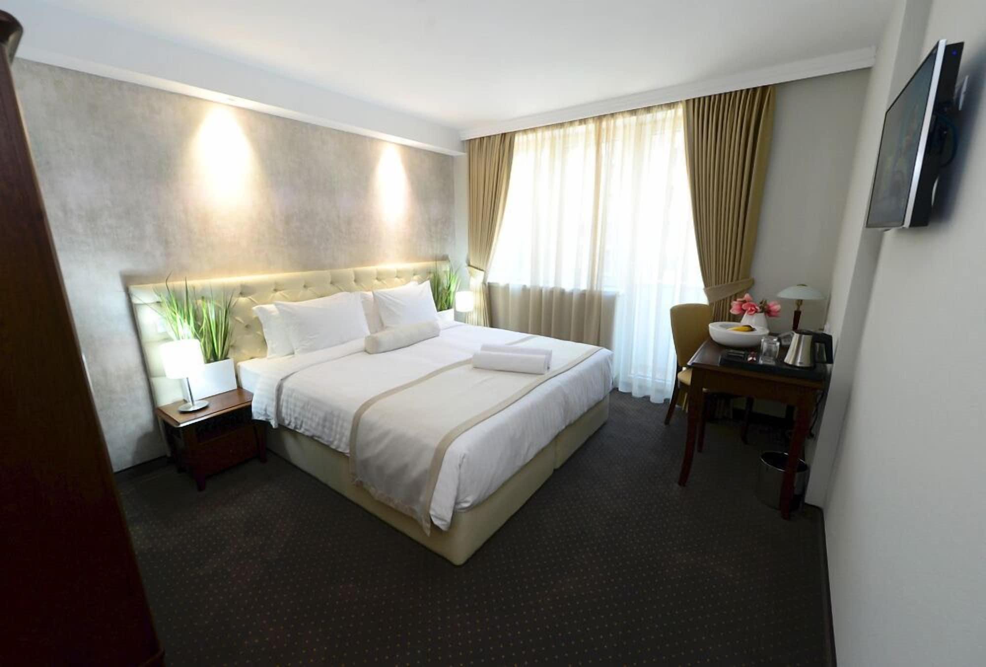 Alexandar Square Boutique Hotel スコピエ エクステリア 写真