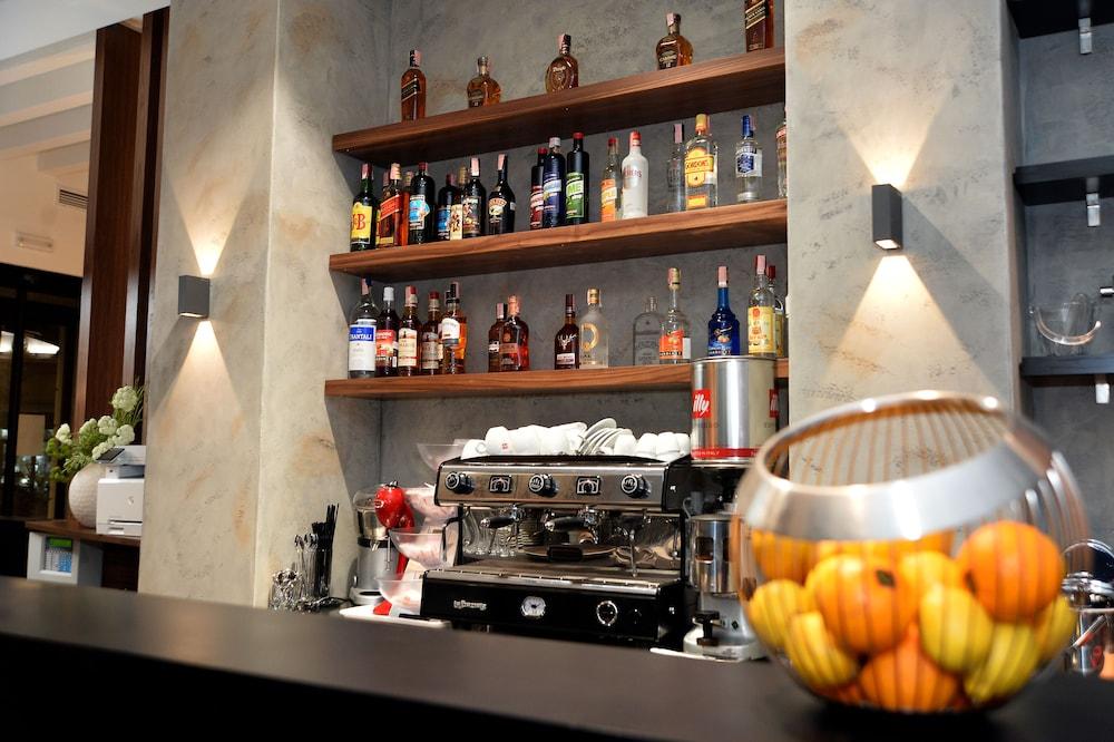 Alexandar Square Boutique Hotel スコピエ エクステリア 写真