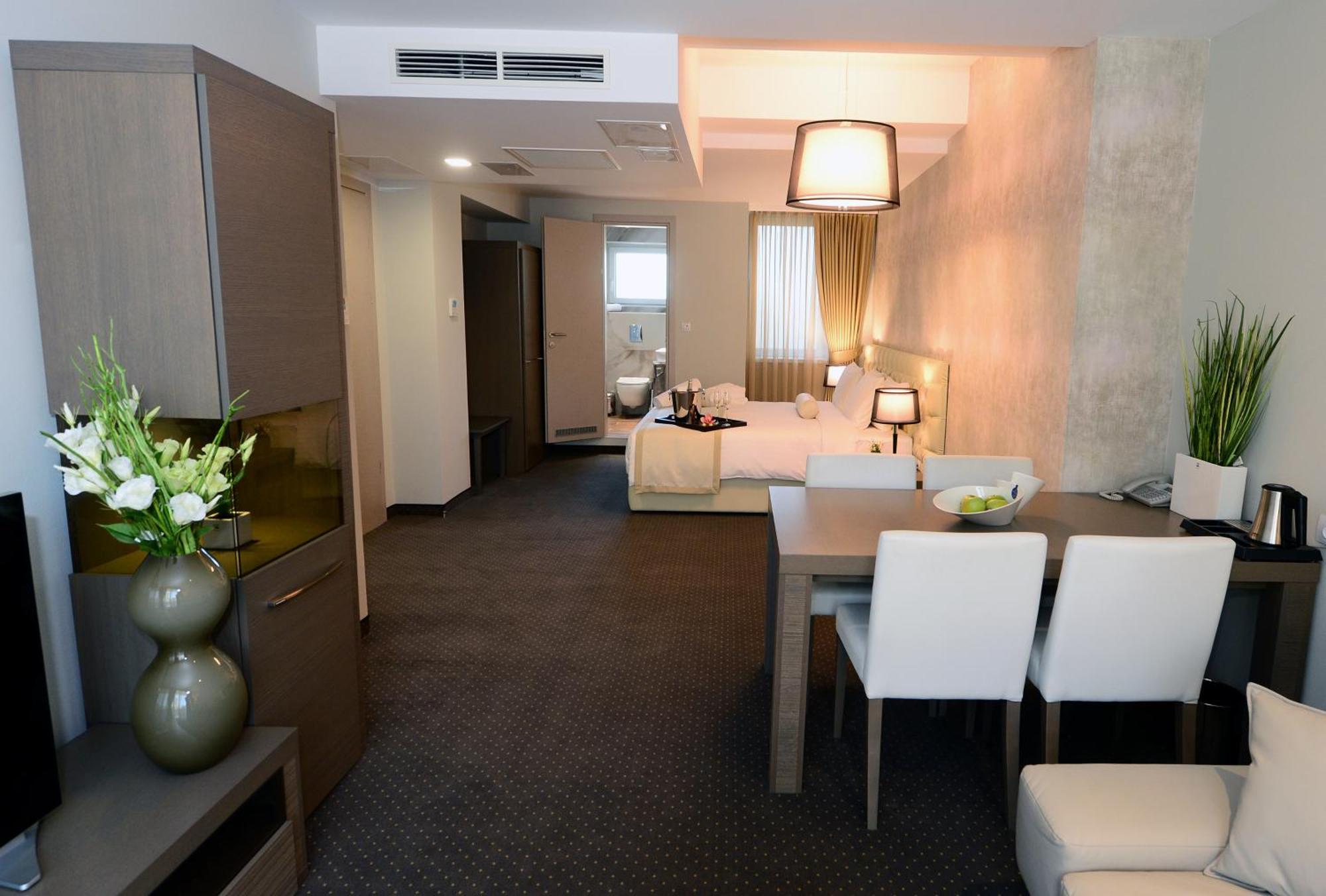 Alexandar Square Boutique Hotel スコピエ 部屋 写真