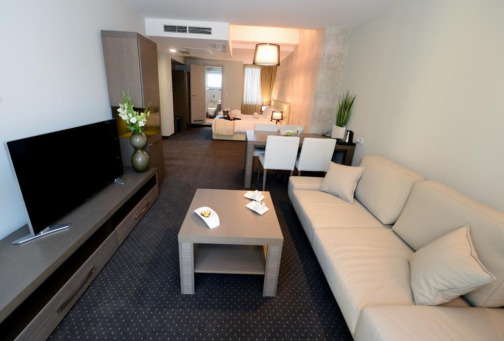 Alexandar Square Boutique Hotel スコピエ エクステリア 写真