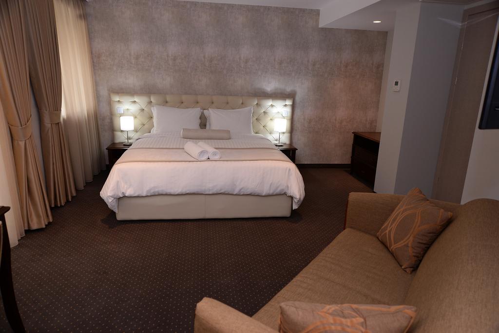 Alexandar Square Boutique Hotel スコピエ エクステリア 写真