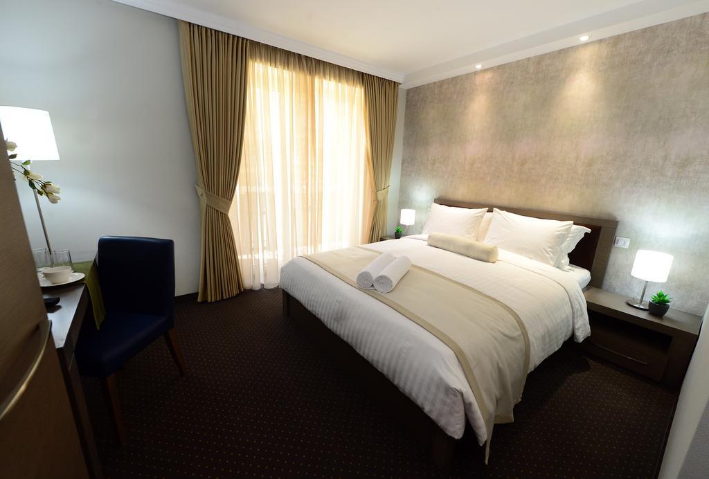 Alexandar Square Boutique Hotel スコピエ エクステリア 写真