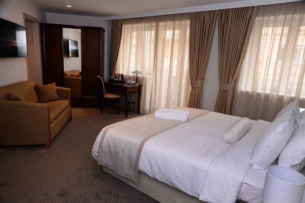 Alexandar Square Boutique Hotel スコピエ エクステリア 写真