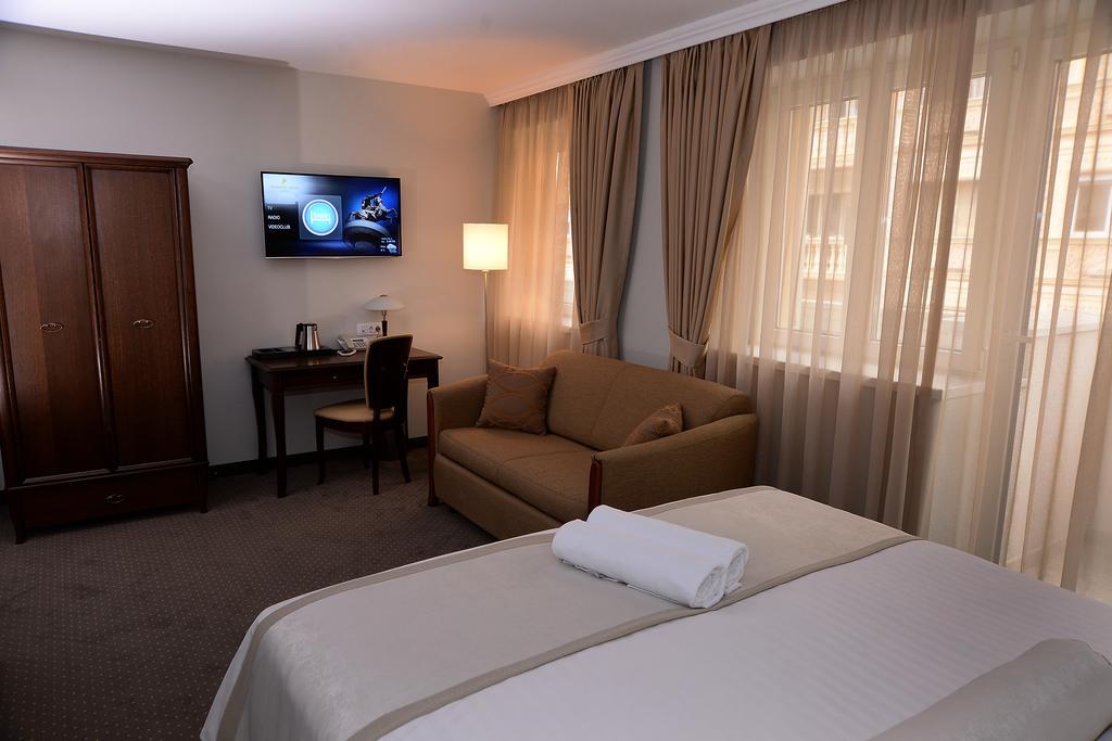 Alexandar Square Boutique Hotel スコピエ エクステリア 写真