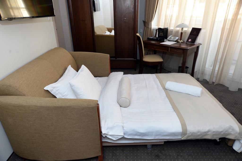 Alexandar Square Boutique Hotel スコピエ エクステリア 写真