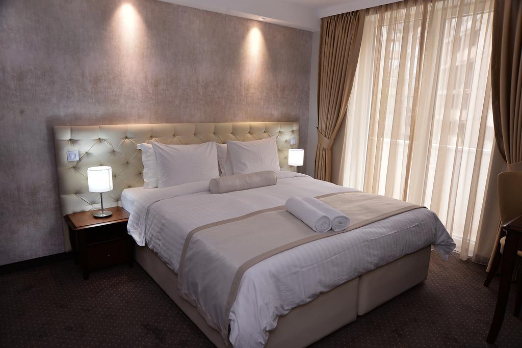 Alexandar Square Boutique Hotel スコピエ エクステリア 写真