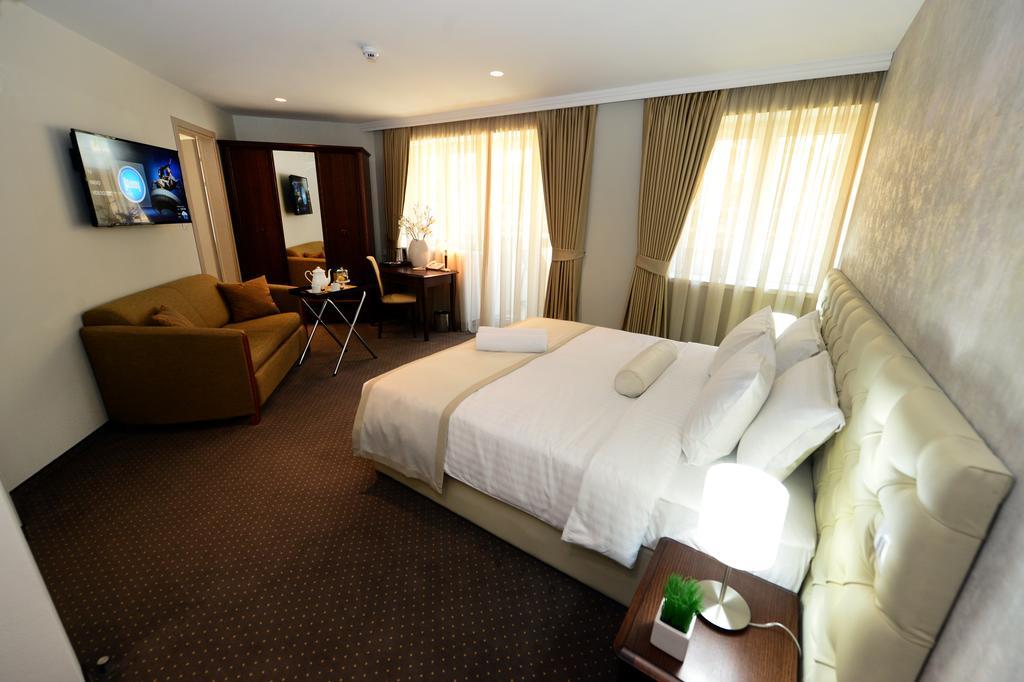 Alexandar Square Boutique Hotel スコピエ エクステリア 写真