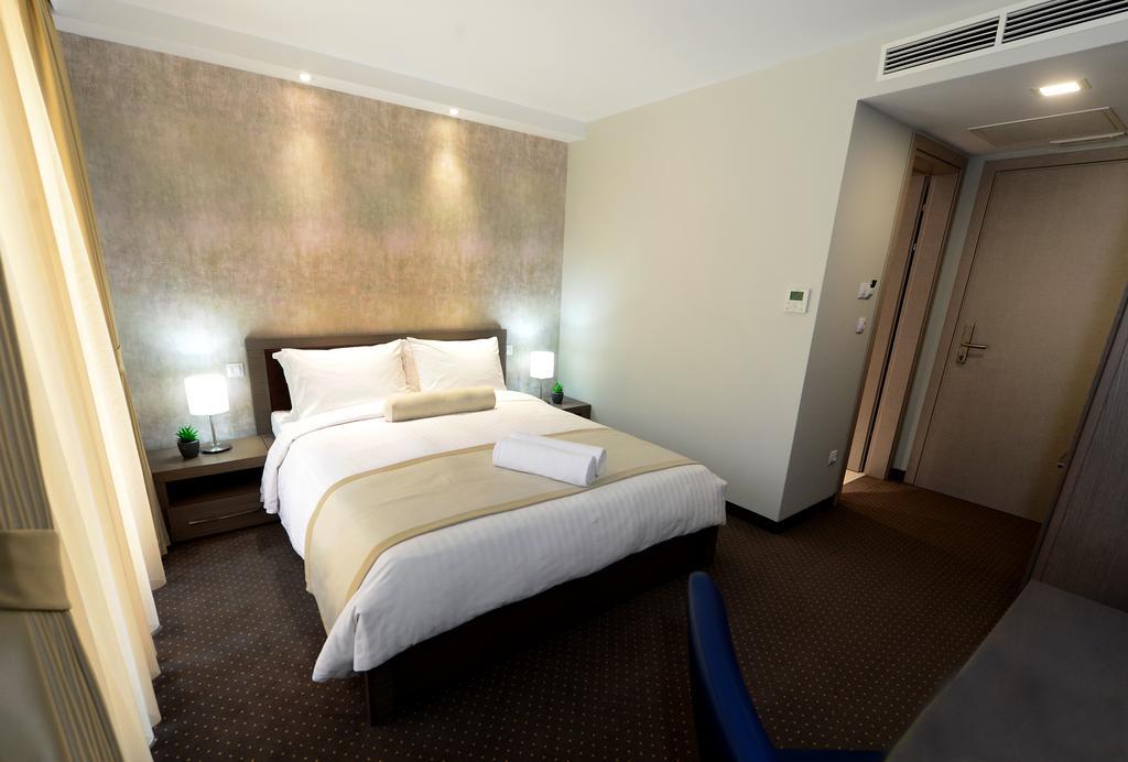 Alexandar Square Boutique Hotel スコピエ エクステリア 写真