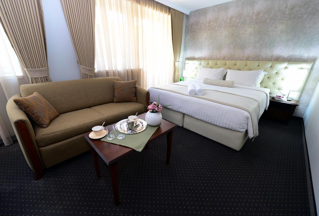Alexandar Square Boutique Hotel スコピエ エクステリア 写真