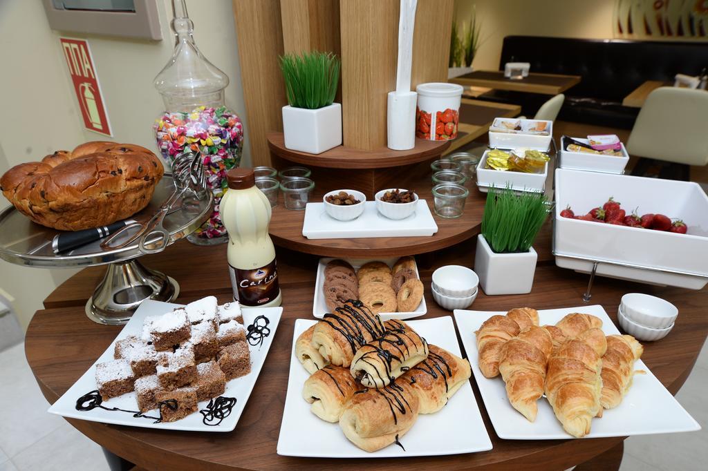 Alexandar Square Boutique Hotel スコピエ エクステリア 写真